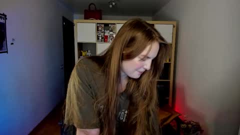 Flora  Next stream November 17th at 6  GMT online show from 04-10-26, 04:39