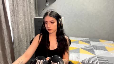 Snapshot of meowluly chatting on 11-19-25, 10:43 Luly online show from 11-19-25, 10:43