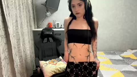 Snapshot of meowluly chatting on 11-20-25, 09:36 Luly online show from 11-20-25, 09:36