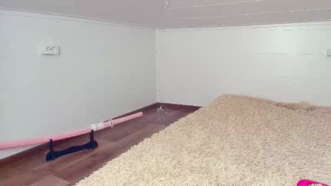 Snapshot of meowroslava chatting on 12-18-25, 12:11 meowroslava online show from 12-18-25, 12:11