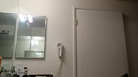 Snapshot of meowzers777 chatting on 11-20-25, 07:24 meowzers777 online show from 11-20-25, 07:24