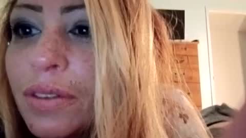 Snapshot of meowzers777 chatting on 03-29-26, 06:08 meowzers777 online show from 03-29-26, 06:08