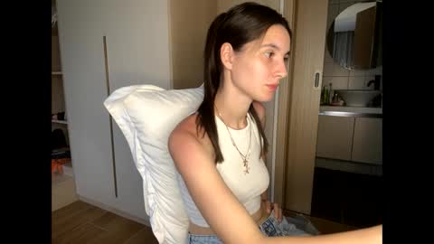 Snapshot of meralynn chatting on 05-21-26, 11:17 LEVA online show from 05-21-26, 11:17