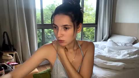 Snapshot of meralynn chatting on 06-07-26, 11:14 LEVA online show from 06-07-26, 11:14