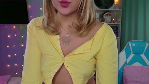 Snapshot of mercedes_robins chatting on 03-20-26, 04:28 Molly online show from 03-20-26, 04:28