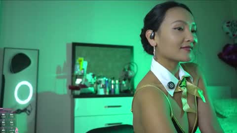 Snapshot of mercedesss_8 chatting on 11-25-25, 10:59 Next show on 03 Dec online show from 11-25-25, 10:59