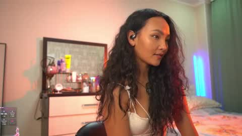 Snapshot of mercedesss_8 chatting on 12-18-25, 11:38 Next show on 03 Dec online show from 12-18-25, 11:38