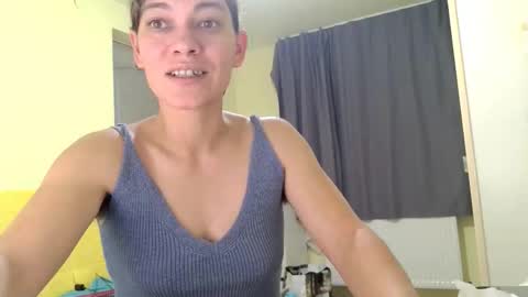 Miss Helena online show from 11-12-25, 02:17