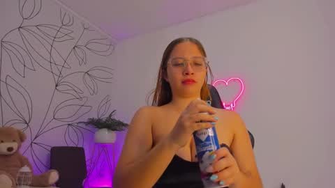 Snapshot of merida06 chatting on 10-25-25, 02:30 merida06 online show from 10-25-25, 02:30