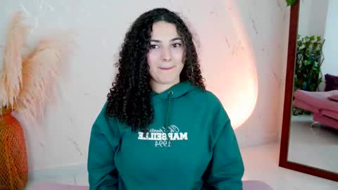 Snapshot of merida_bell18 chatting on 02-18-26, 01:12 Merida Bell online show from 02-18-26, 01:12