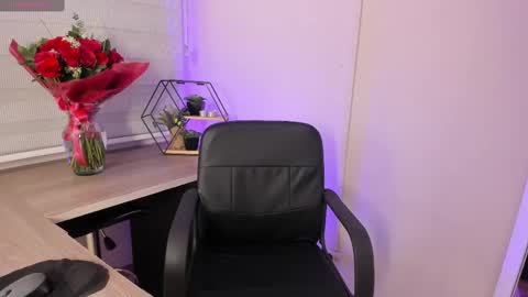 Snapshot of merida_taylor_ chatting on 02-15-25, 12:43 Merida online show from 02-15-25, 12:43