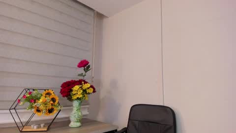 Snapshot of merida_taylor_ chatting on 03-08-25, 06:58 Merida online show from 03-08-25, 06:58