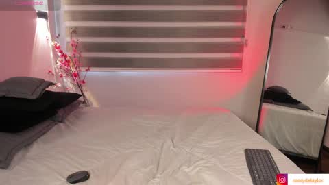 Snapshot of merida_taylor_ chatting on 09-23-25, 01:14 Merida online show from 09-23-25, 01:14