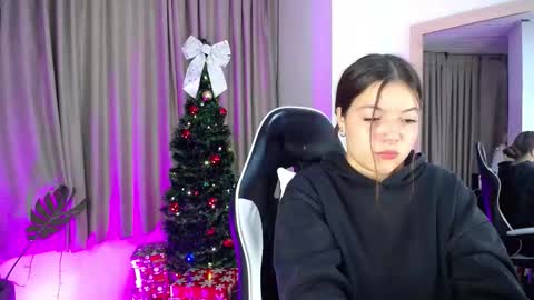 Snapshot of meridadunbroch chatting on 12-16-25, 12:43 Merida online show from 12-16-25, 12:43