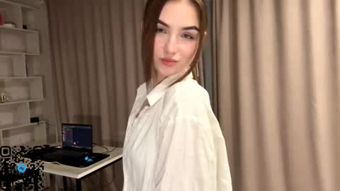 Snapshot of meridethvilca chatting on 10-18-25, 06:08 Rina online show from 10-18-25, 06:08