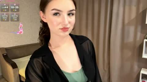 Snapshot of meridethvilca chatting on 11-12-25, 07:03 Rina online show from 11-12-25, 07:03