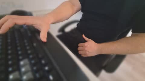 Snapshot of meridian132 chatting on 11-24-25, 10:48 meridian132 online show from 11-24-25, 10:48