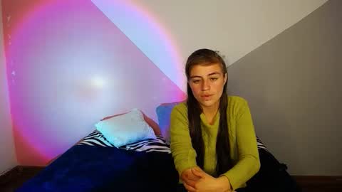 Snapshot of merily_duff chatting on 12-16-25, 12:04 MERILY online show from 12-16-25, 12:04