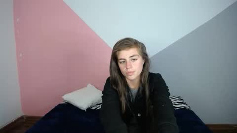 Snapshot of merily_duff chatting on 12-19-25, 10:39 MERILY online show from 12-19-25, 10:39