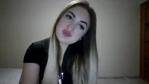 MeriWoulders online show from 04-18-26, 07:58