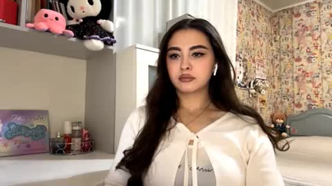 Enni online show from 11-18-25, 06:01