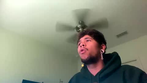 Snapshot of merlinharriss chatting on 02-12-25, 08:40 Merlinz Magic online show from 02-12-25, 08:40