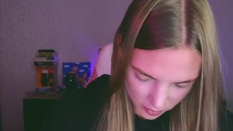 Snapshot of merry_dancers_ chatting on 11-18-25, 04:22 Susan online show from 11-18-25, 04:22