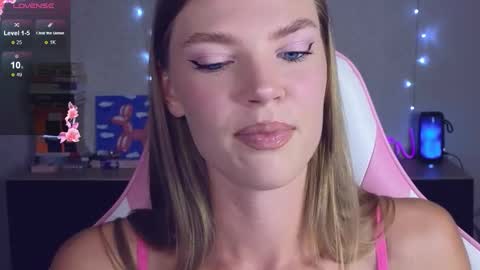 Snapshot of merry_dancers_ chatting on 11-24-25, 04:18 Susan online show from 11-24-25, 04:18