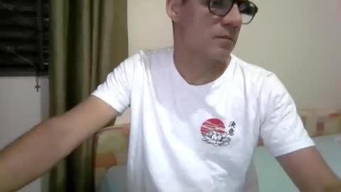 Snapshot of mersao chatting on 10-26-25, 10:25 Nerd Latino online show from 10-26-25, 10:25