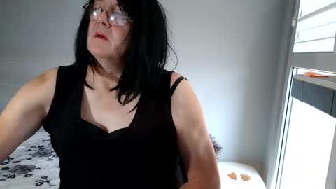 Snapshot of mery3881 chatting on 11-30-25, 12:20 mery3881 online show from 11-30-25, 12:20