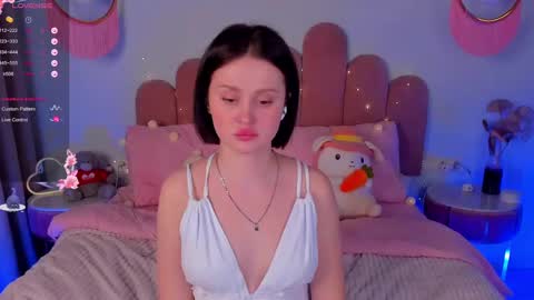 Snapshot of merylew chatting on 02-11-25, 09:53 Anna online show from 02-11-25, 09:53