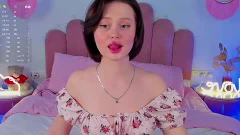 Snapshot of merylew chatting on 03-09-25, 09:35 Anna online show from 03-09-25, 09:35