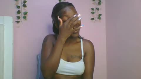 Snapshot of messyluna chatting on 06-23-26, 07:01 meggy and bree online show from 06-23-26, 07:01