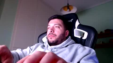 Snapshot of metalic18 chatting on 10-12-25, 06:07 FunnyTimeHere online show from 10-12-25, 06:07