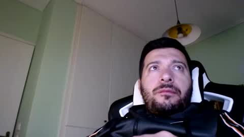 Snapshot of metalic18 chatting on 11-09-25, 05:50 FunnyTimeHere online show from 11-09-25, 05:50