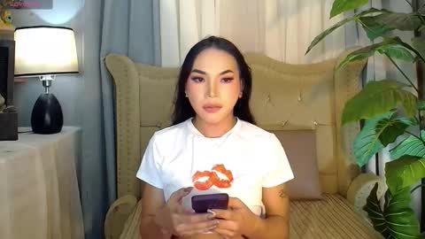 Snapshot of metawinathan chatting on 12-23-25, 05:16 myka online show from 12-23-25, 05:16