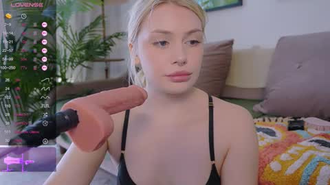 Snapshot of meukotis chatting on 09-24-25, 09:23 Stella online show from 09-24-25, 09:23