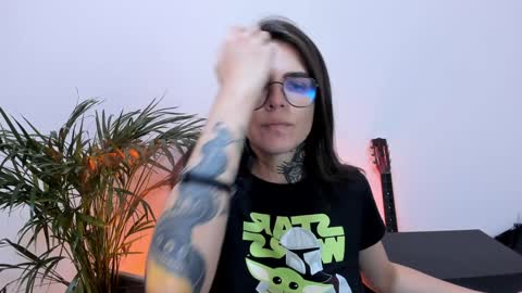 Snapshot of meurief chatting on 01-20-25, 11:24 Meurif online show from 01-20-25, 11:24