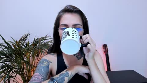Snapshot of meurief chatting on 01-26-25, 10:23 Meurif online show from 01-26-25, 10:23