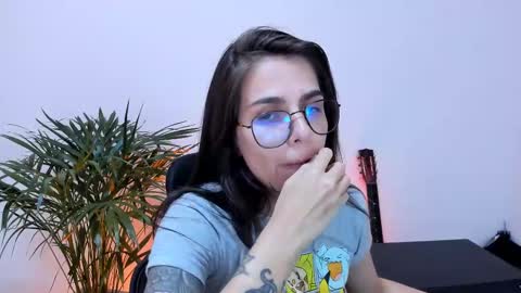 Snapshot of meurief chatting on 02-20-25, 04:14 Meurif online show from 02-20-25, 04:14