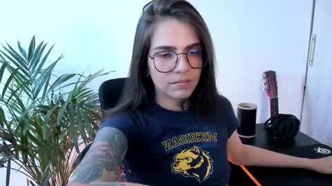 Snapshot of meurief chatting on 10-15-25, 08:53 Meurif online show from 10-15-25, 08:53