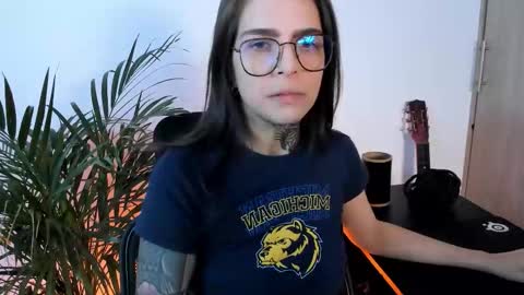 Snapshot of meurief chatting on 10-17-25, 02:48 Meurif online show from 10-17-25, 02:48