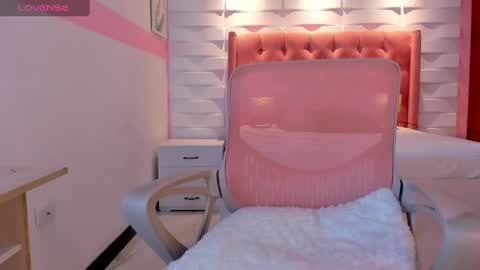 Snapshot of mhellissaw chatting on 01-10-25, 07:04 melissa online show from 01-10-25, 07:04