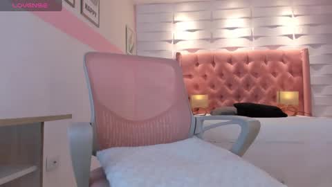 Snapshot of mhellissaw chatting on 01-10-25, 10:06 melissa online show from 01-10-25, 10:06