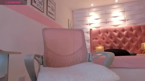 Snapshot of mhellissaw chatting on 02-08-25, 09:24 melissa online show from 02-08-25, 09:24