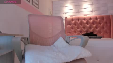 Snapshot of mhellissaw chatting on 02-12-25, 05:15 melissa online show from 02-12-25, 05:15