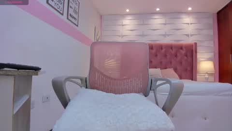 Snapshot of mhellissaw chatting on 10-15-25, 10:59 melissa online show from 10-15-25, 10:59