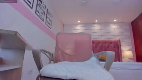 Snapshot of mhellissaw chatting on 10-29-25, 09:44 melissa online show from 10-29-25, 09:44