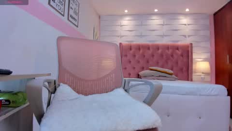 Snapshot of mhellissaw chatting on 11-02-25, 01:02 melissa online show from 11-02-25, 01:02