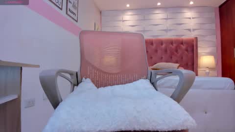 Snapshot of mhellissaw chatting on 11-07-25, 12:05 melissa online show from 11-07-25, 12:05